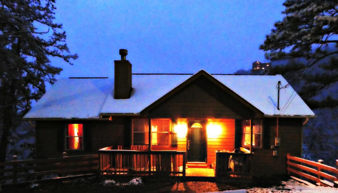 Ladybug Resort Romantic Cabin With Mountain Views, Game Room, Close To Dollywood Sevierville Exterior photo