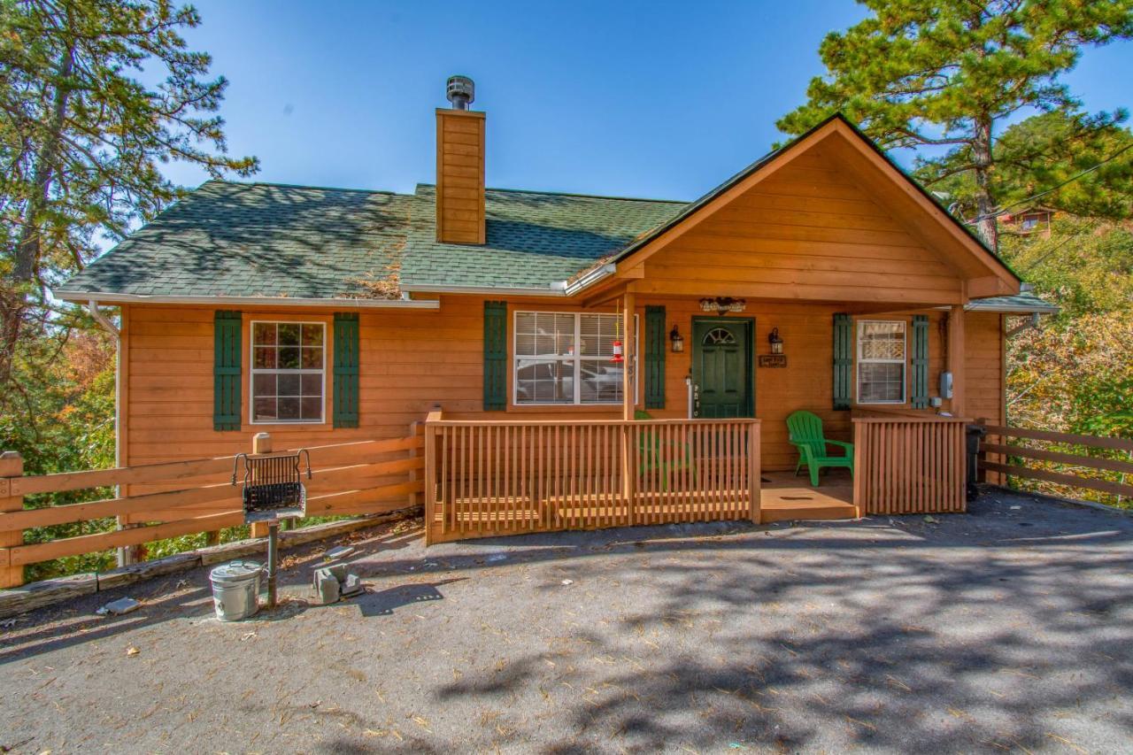 Ladybug Resort Romantic Cabin With Mountain Views, Game Room, Close To Dollywood Sevierville Exterior photo