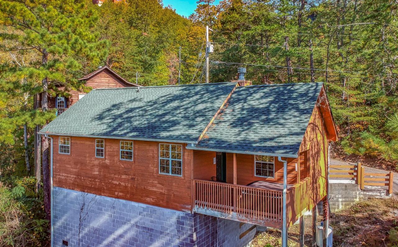 Ladybug Resort Romantic Cabin With Mountain Views, Game Room, Close To Dollywood Sevierville Exterior photo